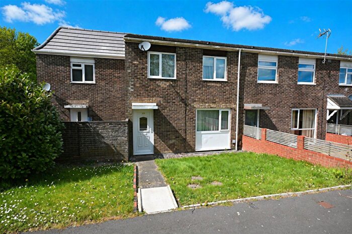 3 Bedroom Terraced House For Sale In Quilter Road, Basingstoke, RG22