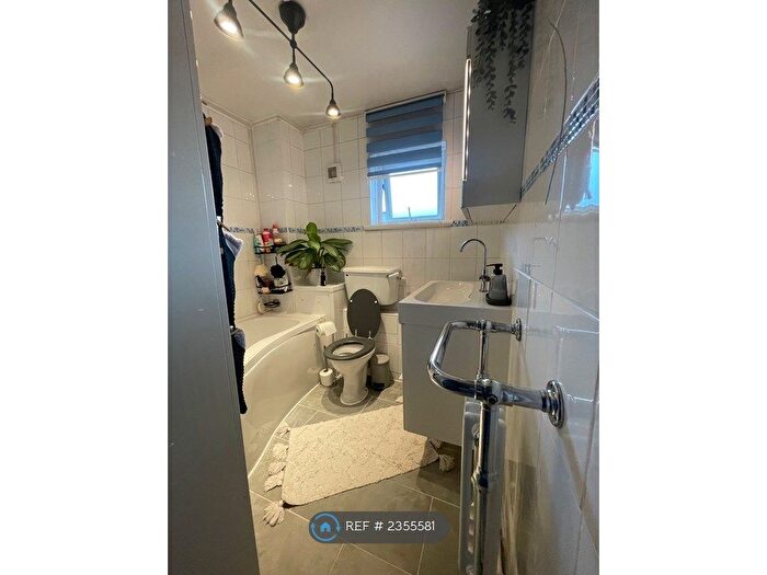 1 Bedroom Flat To Rent In Caneland Court, Waltham Abbey, EN9