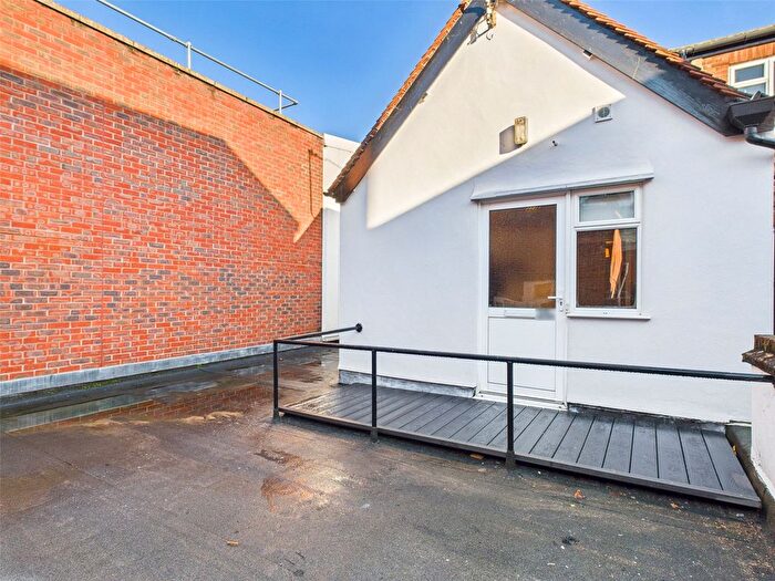 3 Bedroom Flat To Rent In High Street, Walton-On-Thames, KT12