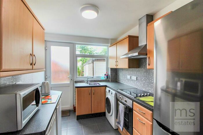 4 Bedroom Semi-Detached House To Rent In Welby Avenue, Nottingham, NG7