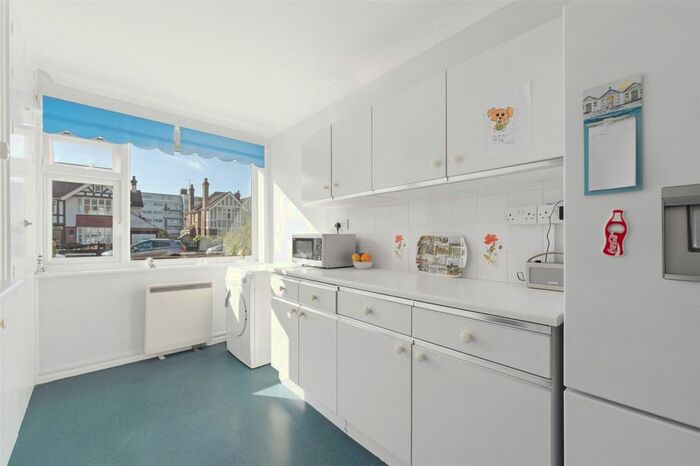 1 Bedroom Flat For Sale In Bath Road, Worthing, West Sussex, BN11