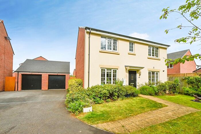 4 Bedroom Detached House For Sale In Ballingers, Shrivenham, SN6