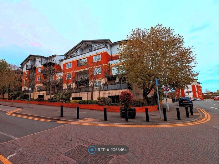 2 Bedroom Flat To Rent In Northway, Rickmansworth, WD3