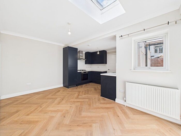 2 Bedroom Flat To Rent In Waterfall Road, Colliers Wood, SW19