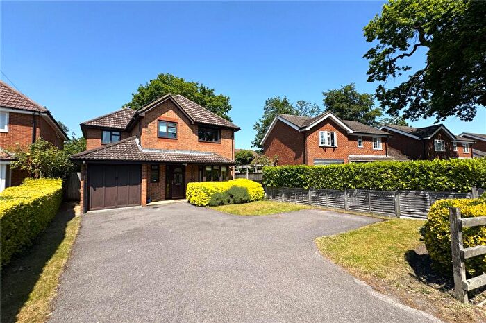 4 Bedroom Detached House For Sale In Fleet Road, Farnborough, Hampshire, GU14