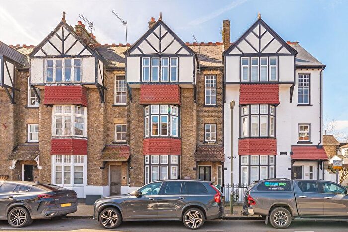 1 Bedroom Flat To Rent In The Avenue, Lower Sunbury, TW16