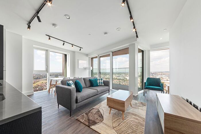 2 Bedroom Flat To Rent In Portal Way, Acton, W3