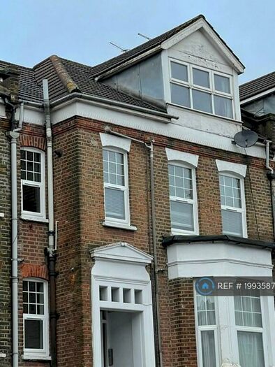 2 Bedroom Flat To Rent In Park Avenue, London, N22