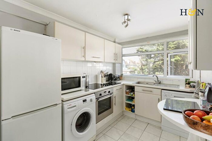 1 Bedroom Flat For Sale In Kingsway, Hove, BN3