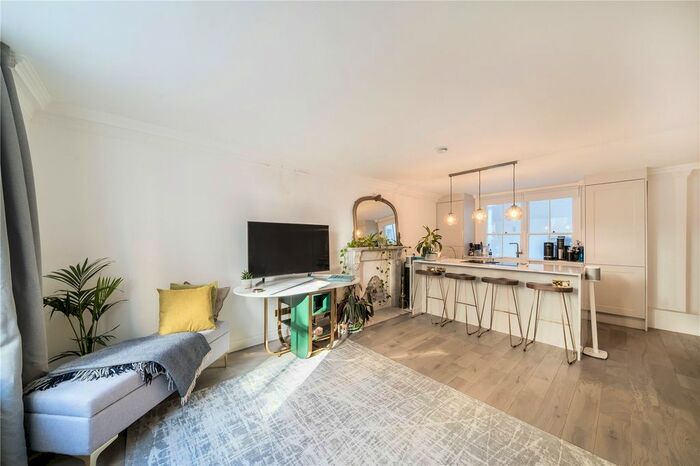 2 Bedroom Flat To Rent In Collingham Gardens, London, SW5