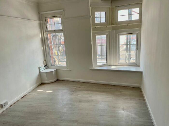 2 Bedroom Flat To Rent In London Road, Westcliff-On-Sea, SS0