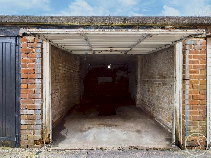 Parking/garage To Rent In Chandos Gardens, Leeds, LS8