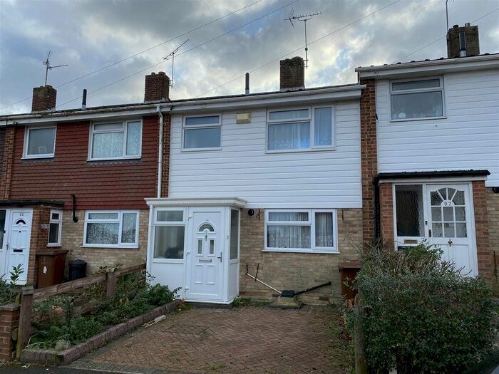 3 Bedroom Property To Rent In Burnham Walk, Rainham, Gillingham ME8
