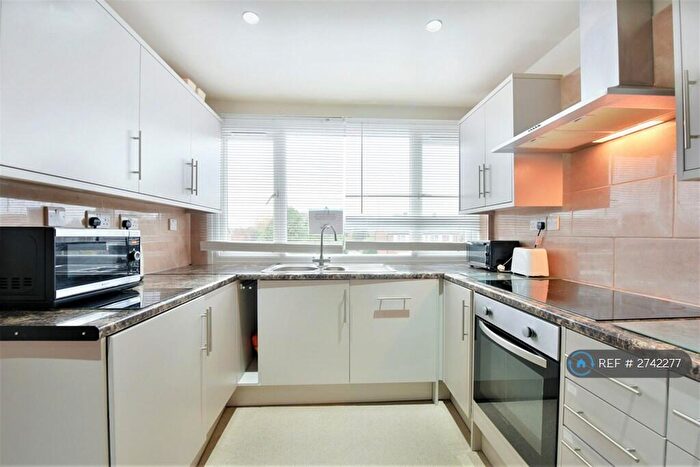 5 Bedroom Detached House To Rent In Swasdale Road, Luton, LU3