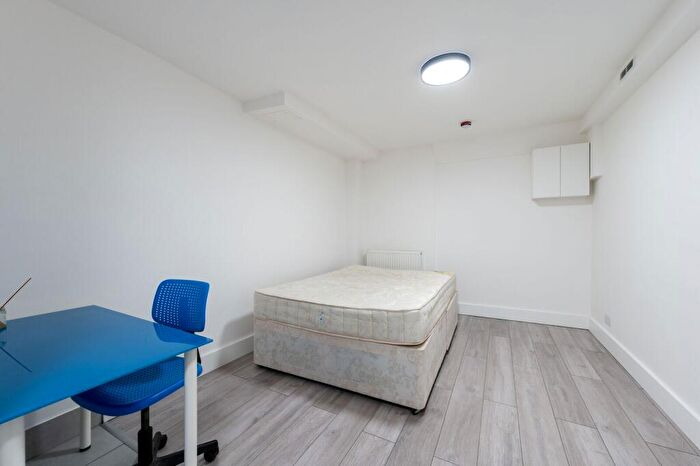Studio To Rent In Hardman Road, Kingston, Kingston Upon Thames, KT2