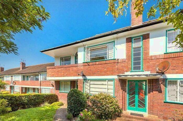 2 Bedroom Maisonette To Rent In Ossulton Way, East Finchley, London, N2