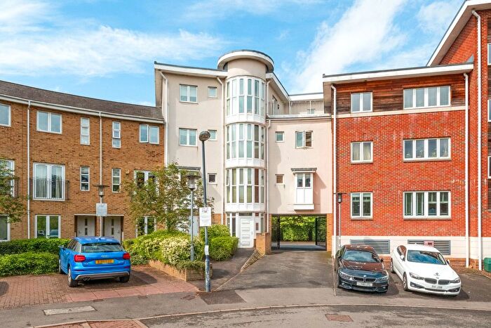 2 Bedroom Flat For Sale In Kingsquarter, Maidenhead, SL6