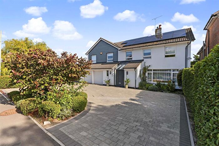 6 Bedroom Detached House For Sale In Tuffnells Way, Harpenden, AL5