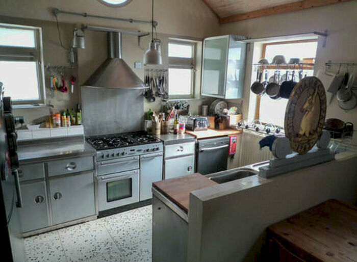 6 Bedroom House To Rent In Ridge Mount, Leeds, LS6