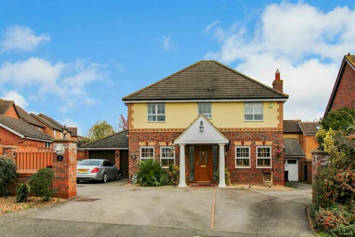 4 Bedroom Detached House For Sale In Thor Drive, Bedford, MK41