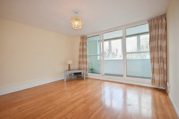 3 Bedroom Flat To Rent In Mount View Road, Stroud Green, London, N8