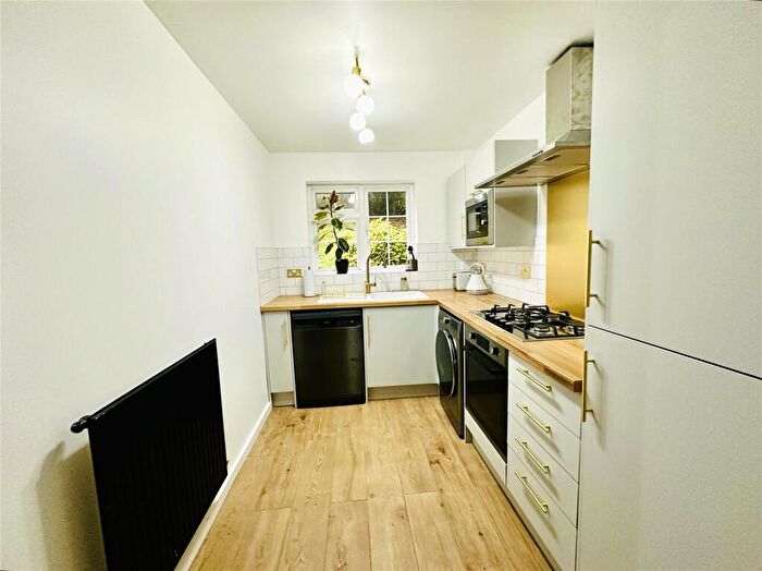 2 Bedroom Apartment For Sale In Spindlewood Gardens, Parkhill, East Croydon, South Croydon, CR0