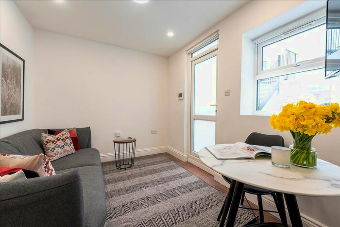 1 Bedroom Flat To Rent In Warwick Road (/), London, SW5