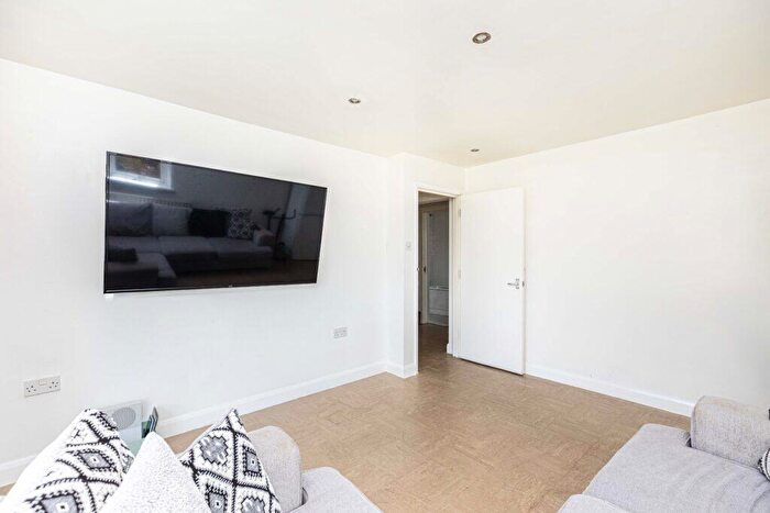2 Bedroom Flat For Sale In Turbary Park Avenue, Bournemouth, BH11