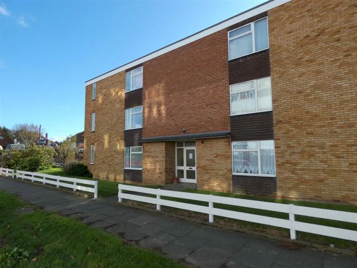 2 Bedroom Flat To Rent In Beresford Gardens, Margate, CT9