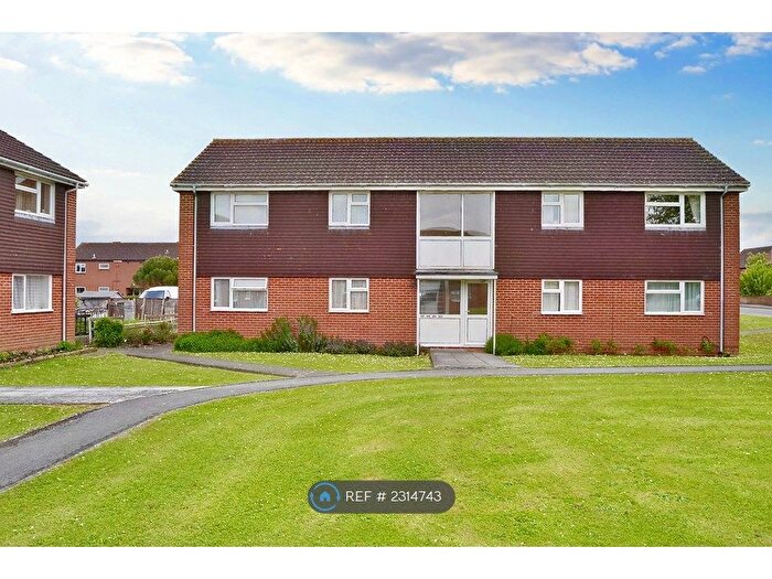 1 Bedroom Flat To Rent In Strode Road, Street, BA16