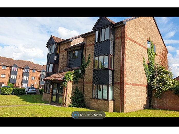 Studio To Rent In Holly Gardens, West Drayton, UB7