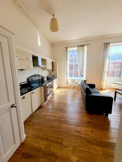 2 Bedroom Flat To Rent In Hanover Square, Leeds, LS3