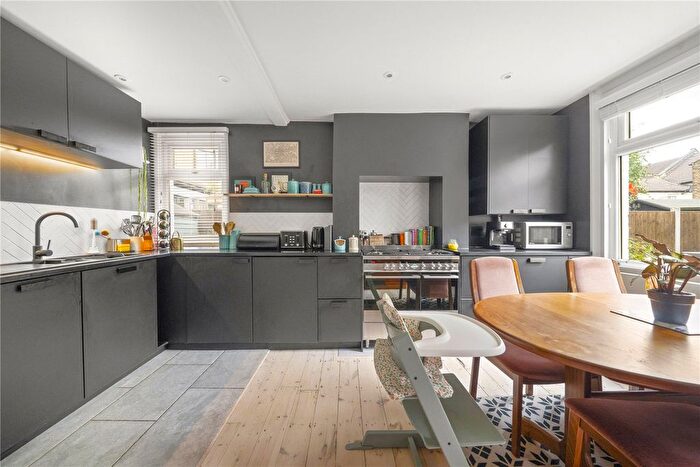 2 Bedroom Maisonette For Sale In Howard Road, Walthamstow, London, E17