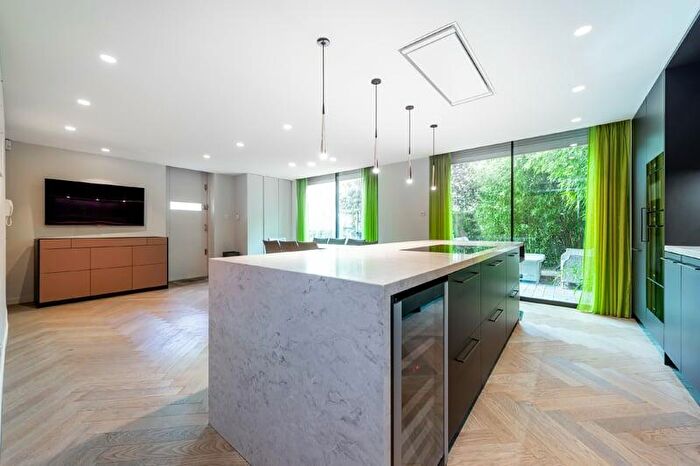 2 Bedroom Apartment To Rent In Steeles Road, Belsize Park, NW3