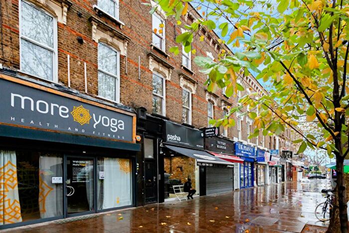 2 Bedroom Flat To Rent In Stoke Newington High Street, London, N16