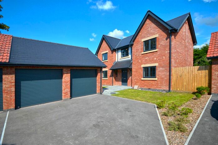 4 Bedroom Detached House For Sale In New Manor Court, Berrow, Burnham-On-Sea, TA8