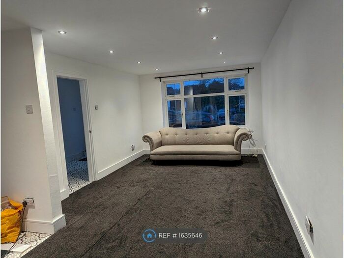 3 Bedroom Semi-Detached House To Rent In Hillside Avenue, Atherton, Manchester, M46