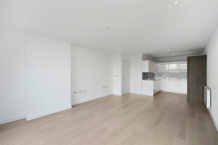 2 Bedroom Flat To Rent In River Gardens Walk, London, SE10