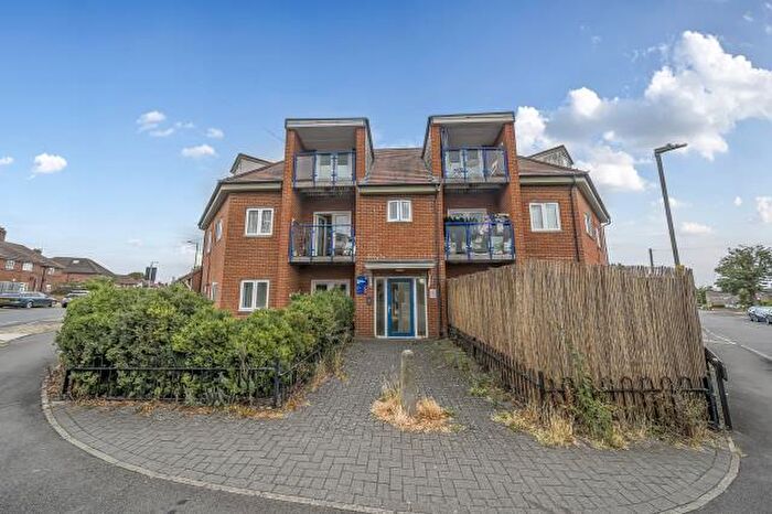 2 Bedroom Apartment For Sale In Ashhurst Way, Oxford, OX4