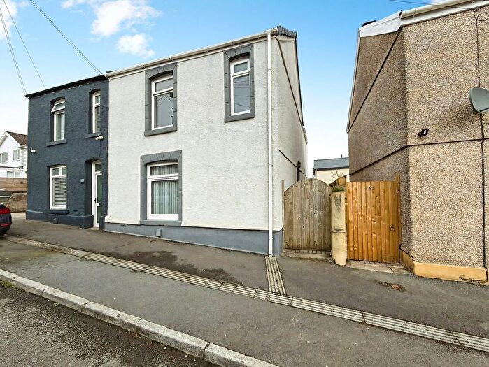 2 Bedroom Semi Detached House For Sale In Roger Street, Treboeth, Swansea, SA5