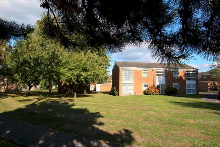 2 Bedroom Flat To Rent In Moss Lane, Pinner, HA5