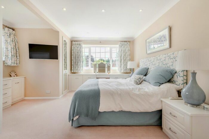 5 Bedroom Detached House For Sale In Meadway, Harpenden, Hertfordshire, AL5