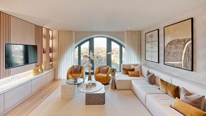 3 Bedroom Flat For Sale In Waverly Square, Chelsea, SW10