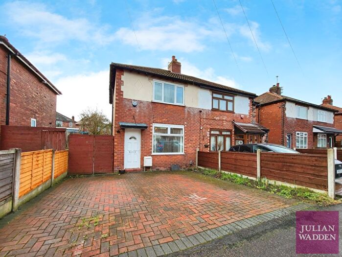 2 Bedroom Semi Detached House For Sale In The Quadrant, Offerton, Stockport, SK1
