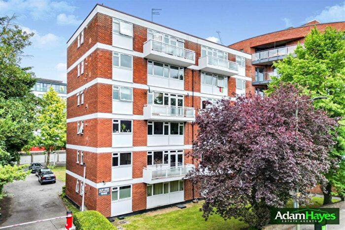 2 Bedroom Apartment For Sale In Nether Street, Finchley Central, N3