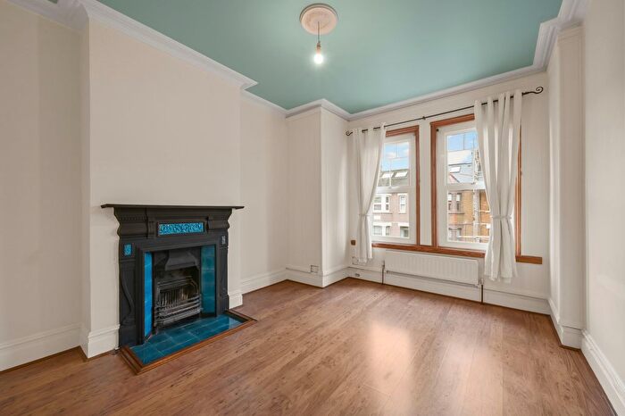 2 Bedroom Flat To Rent In Kingston Road, Raynes Park, London, SW20