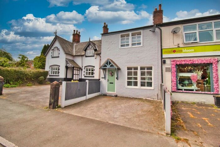 3 Bedroom Semi-Detached House For Sale In London Road, Davenham, CW9