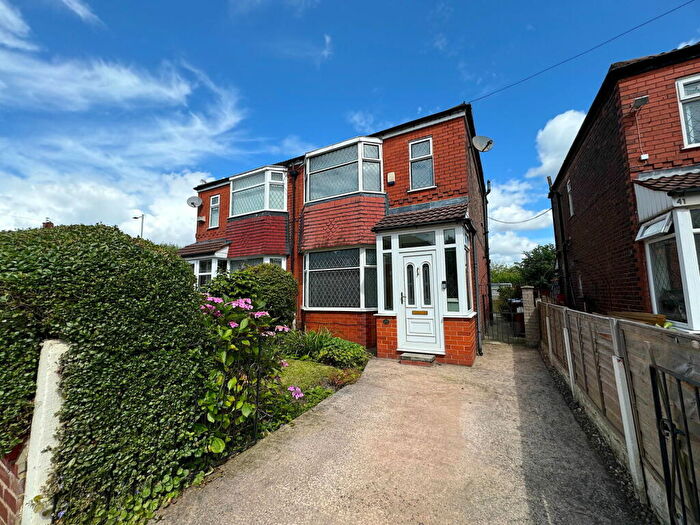 3 Bedroom Semi-Detached House For Sale In Middleton Road, Reddish, SK5