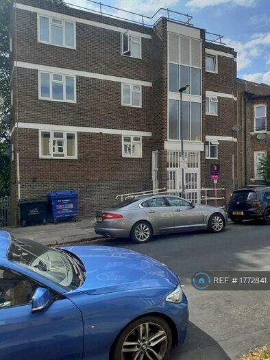 2 Bedroom Flat To Rent In Elmdene Court, London, SE18