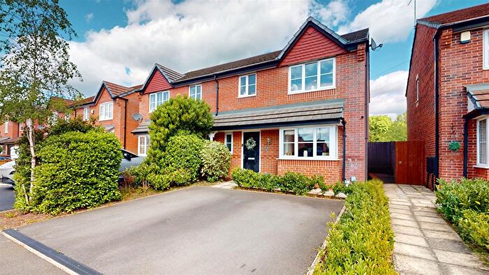 3 Bedroom Semi-Detached House For Sale In Simmons Close, Windlehurst, St Helens, WA10